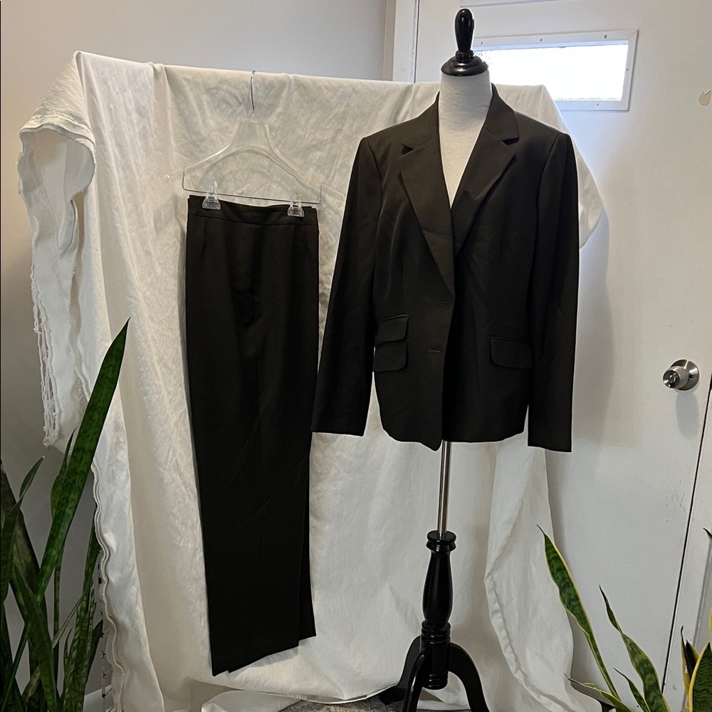 Ladies Classic Brown Blazer and trousers Set